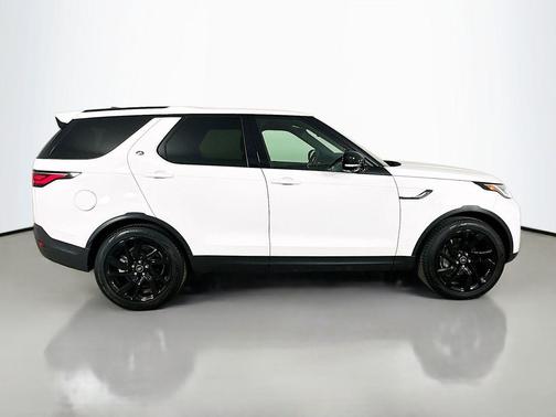 Fuji White 2025 Land Rover Discovery P300 S