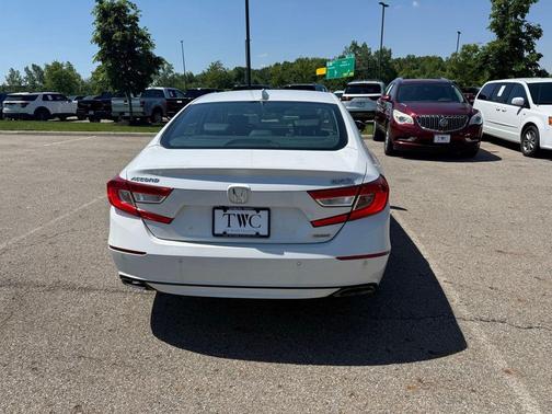 Platinum White Pearl 2018 Honda Accord Touring