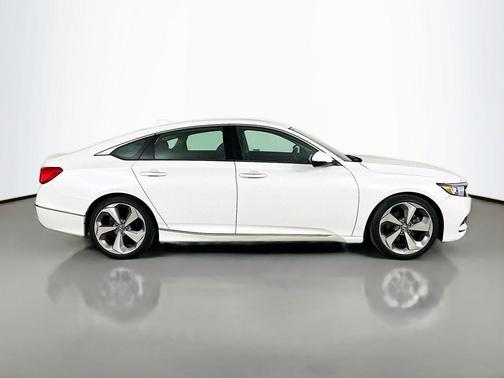 Platinum White Pearl 2018 Honda Accord Touring