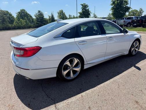 Platinum White Pearl 2018 Honda Accord Touring