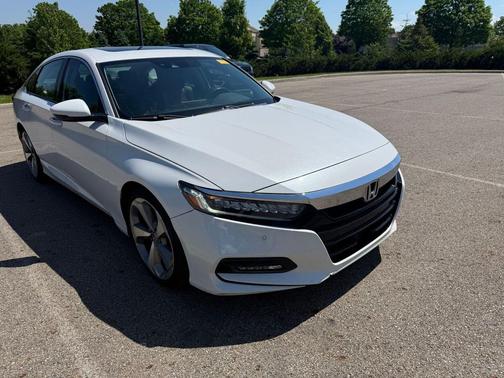 Platinum White Pearl 2018 Honda Accord Touring