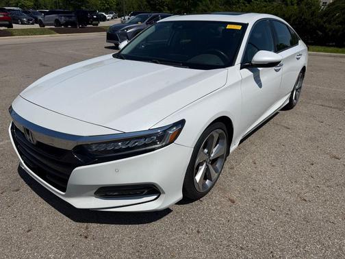 Platinum White Pearl 2018 Honda Accord Touring