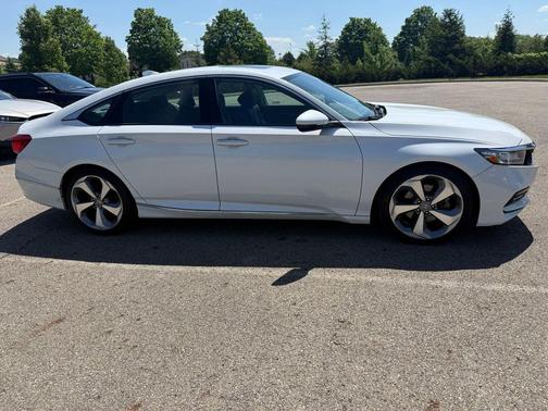 Platinum White Pearl 2018 Honda Accord Touring