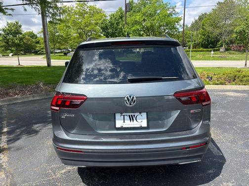 Platinum Gray Metallic 2019 Volkswagen Tiguan 2.0T SE 4MOTION