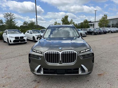Manhattan Green Metallic 2026 BMW X7 xDrive40i
