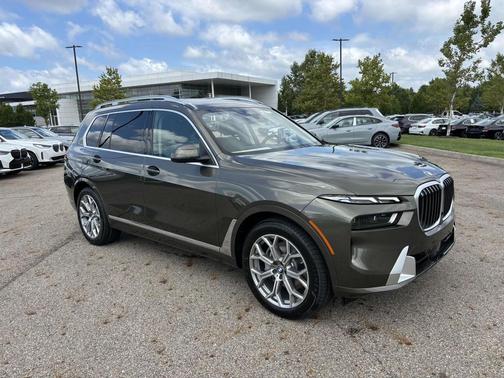Manhattan Green Metallic 2026 BMW X7 xDrive40i