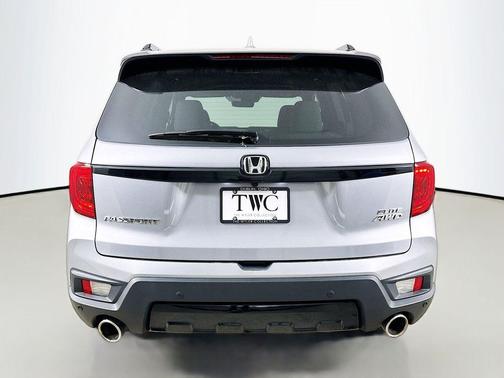 Lunar Silver Metallic 2022 Honda Passport AWD Elite