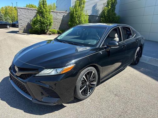 Midnight Black Metallic 2018 Toyota Camry XSE