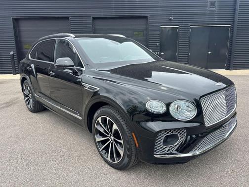 Black 2022 Bentley Bentayga V8