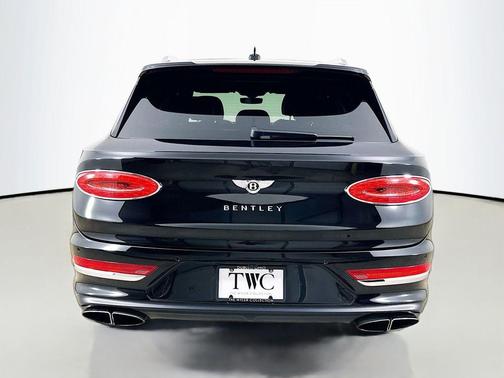 Black 2022 Bentley Bentayga V8
