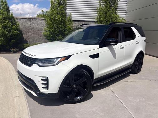 Fuji White 2025 Land Rover Discovery P360 Dynamic SE
