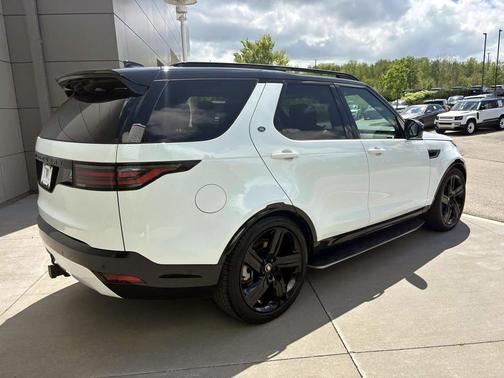 Fuji White 2025 Land Rover Discovery P360 Dynamic SE