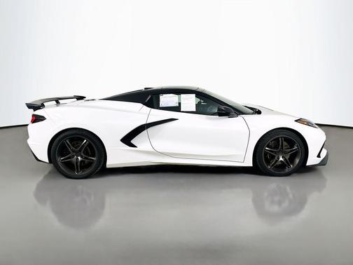 Arctic White 2025 Chevrolet Corvette Stingray w/2LT