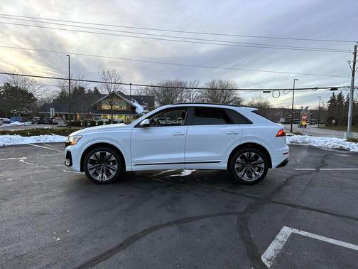 2025 Audi Q8 55 Premium