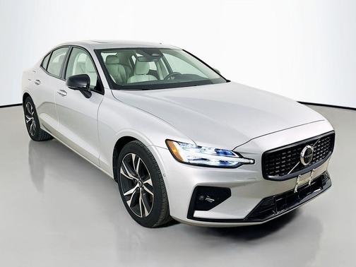 Silver Dawn Metallic 2025 Volvo S60 B5 Plus