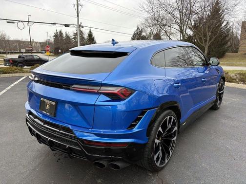 2023 Lamborghini Urus S