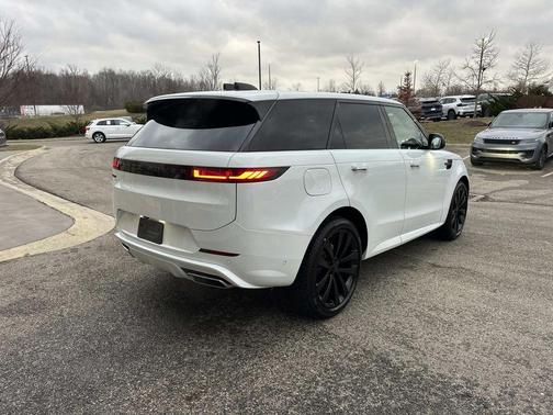 2026 Land Rover Range Rover Sport SE
