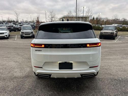 2026 Land Rover Range Rover Sport SE