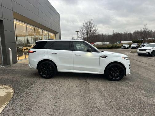 2026 Land Rover Range Rover Sport SE