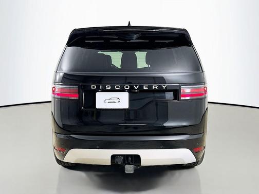 Santorini Black Metallic 2025 Land Rover Discovery P360 Metropolitan Edition