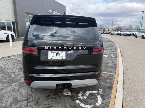 Santorini Black Metallic 2025 Land Rover Discovery P360 Metropolitan Edition