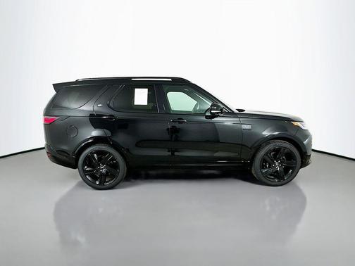 Santorini Black Metallic 2025 Land Rover Discovery P360 Metropolitan Edition