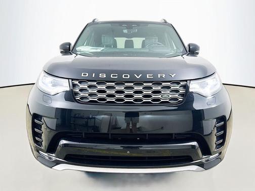 Santorini Black Metallic 2025 Land Rover Discovery P360 Metropolitan Edition
