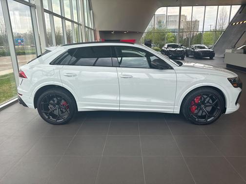 Glacier White Metallic 2025 Audi RS Q8 4.0T