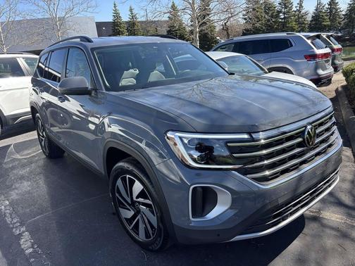 Pure Gray 2026 Volkswagen Atlas 2.0T SE w/Technology 4MOTION