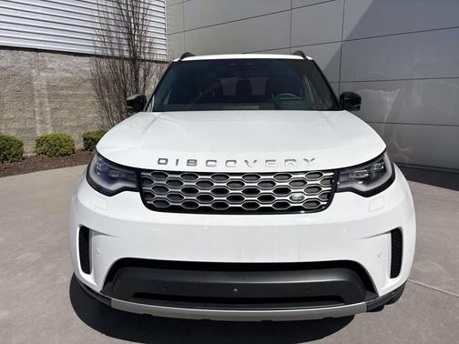 Fuji White 2025 Land Rover Discovery P300 S