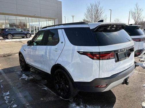 2025 Land Rover Discovery P300 S
