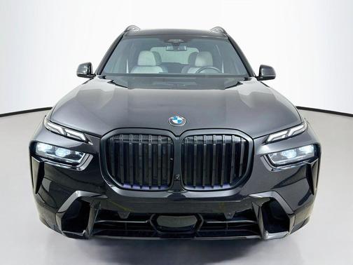 Black Sapphire Metallic 2023 BMW X7 xDrive40i