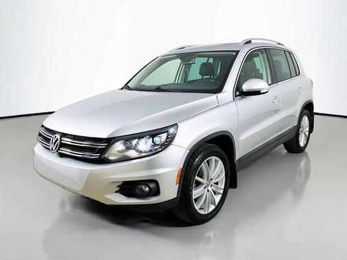 Reflex Silver Metallic 2016 Volkswagen Tiguan SE