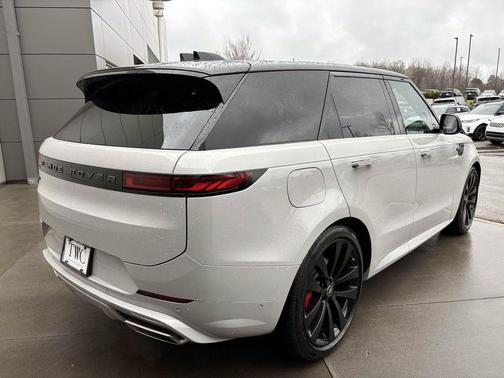 2025 Land Rover Range Rover Sport SE
