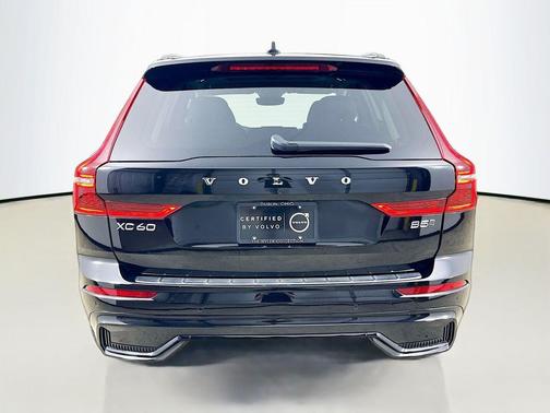 Onyx Black Metallic 2026 Volvo XC60 B5 Ultra