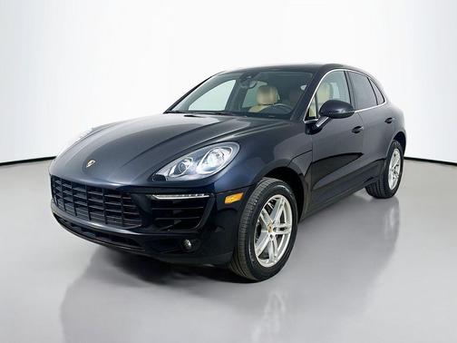 Jet Black Metallic 2017 Porsche Macan Macan