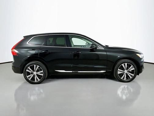 Onyx Black Metallic 2023 Volvo XC60 B5 Plus Bright Theme