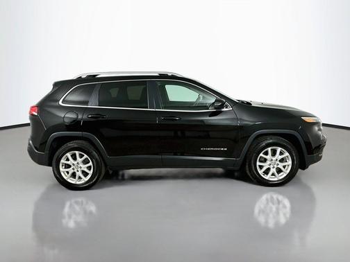 Diamond Black Crystal Pearlcoat 2017 Jeep Cherokee Latitude
