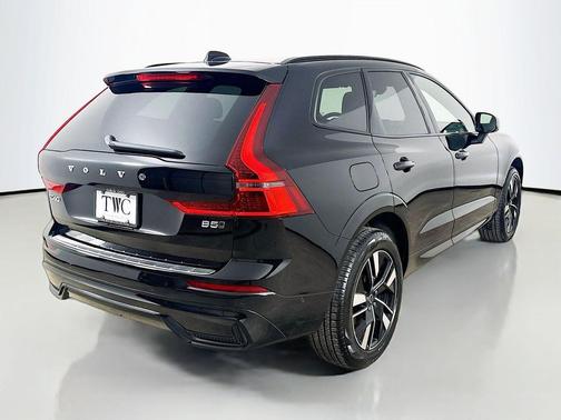 Onyx Black Metallic 2026 Volvo XC60 B5 Plus