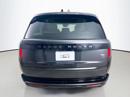 Carpathian Grey Premium Metallic 2023 Land Rover Range Rover P400 SE