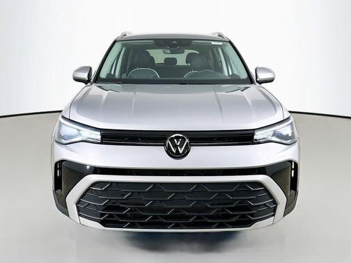 Pyrite Silver Metallic 2025 Volkswagen Taos 1.5T SE