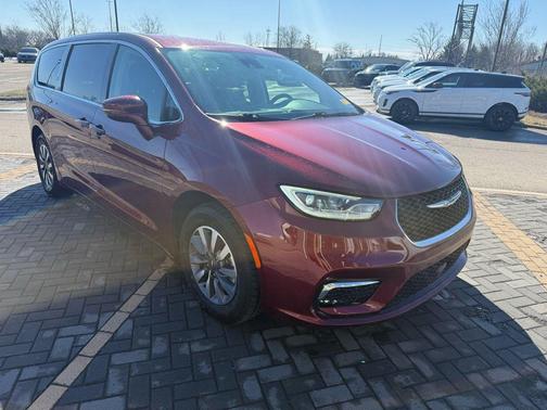 2022 Chrysler Pacifica Hybrid Touring L