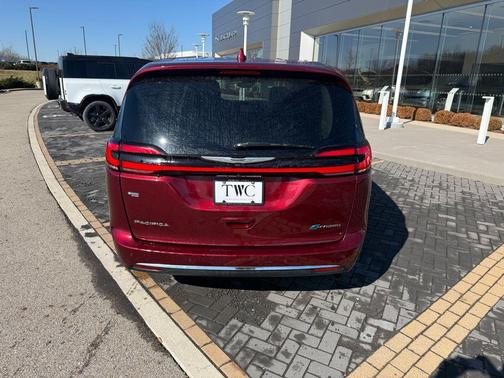 2022 Chrysler Pacifica Hybrid Touring L