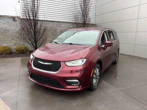 2022 Chrysler Pacifica Hybrid Touring L
