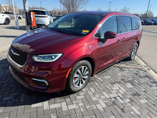 2022 Chrysler Pacifica Hybrid Touring L