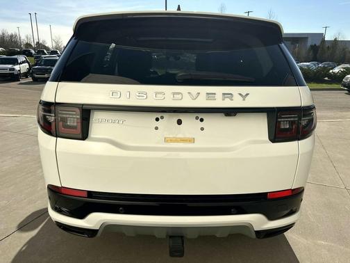 Fuji White 2025 Land Rover Discovery Sport S
