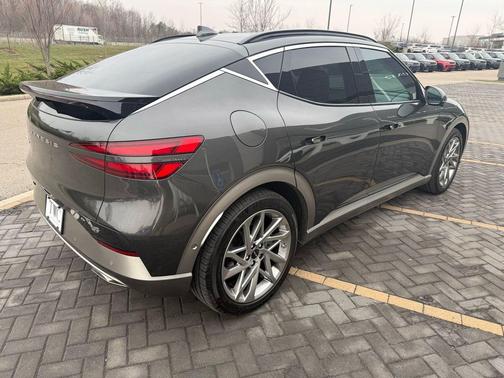 Makalu Gray 2024 Genesis GV60 Advanced AWD