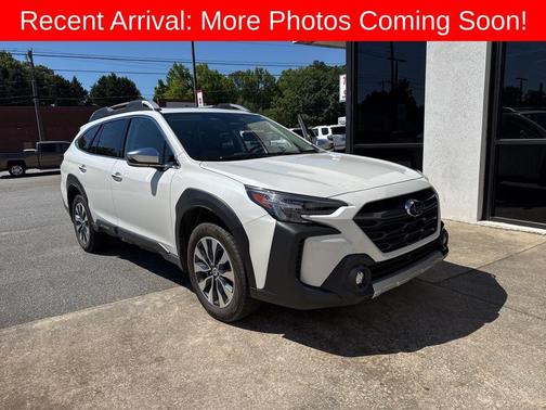 Crystal White Pearl 2025 Subaru Outback Touring XT