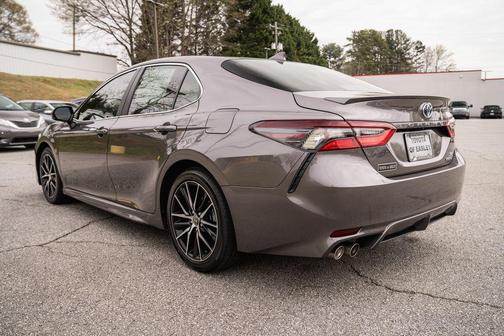 2024 Toyota Camry Hybrid SE