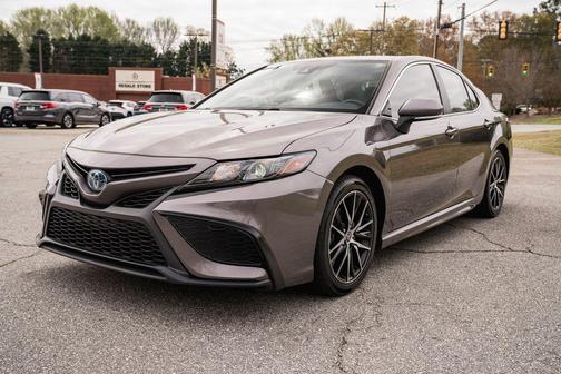 2024 Toyota Camry Hybrid SE